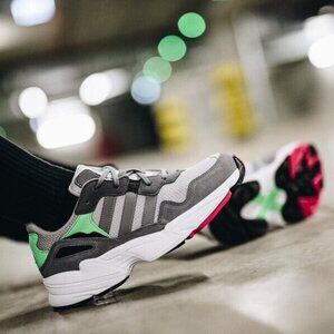 euc Adidas 6.5 mens/7.5 womens Yung-96